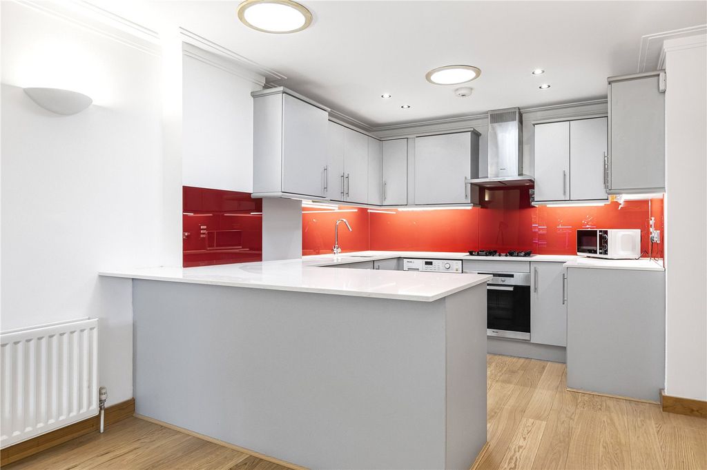 Property photo 2 of 19 Kitchen