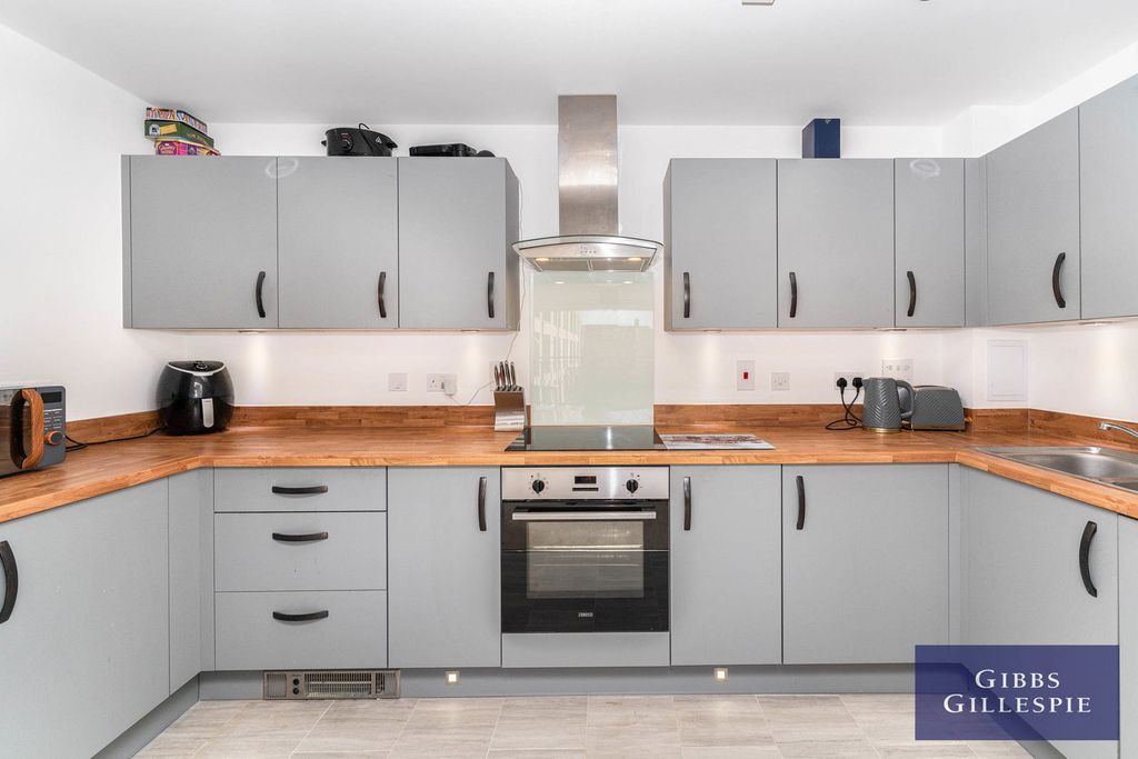 Property photo 2 of 10 Photo