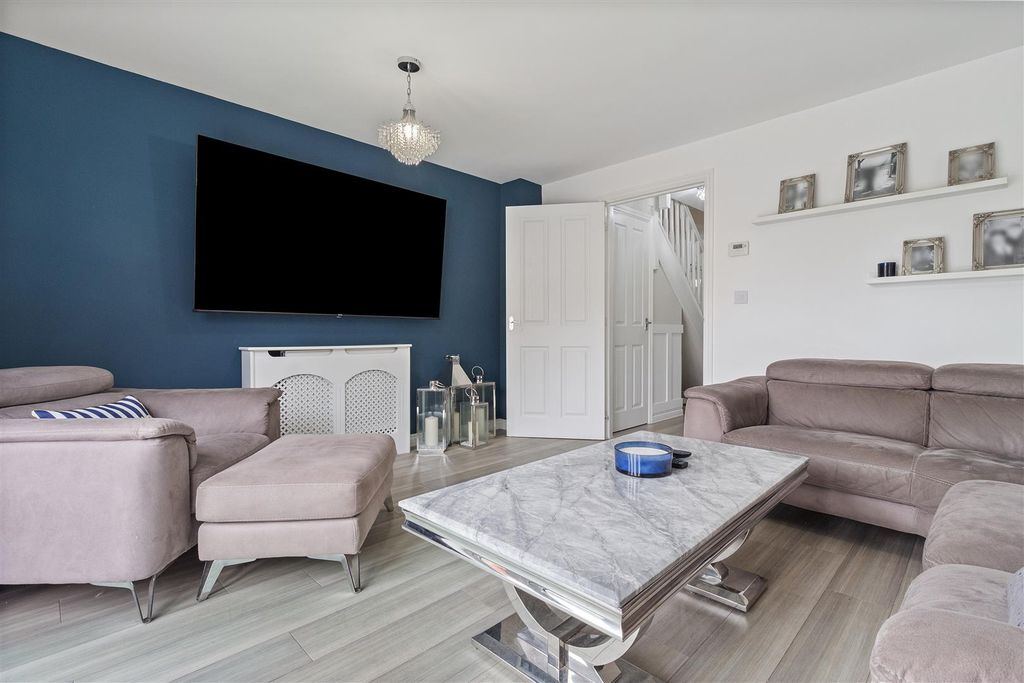 Property photo 3 of 22 8 Bellflower Close-002.Jpg