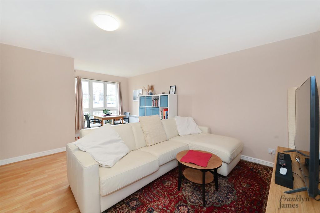 Property photo 2 of 12 Wheat Sheaf Close (1).Jpg