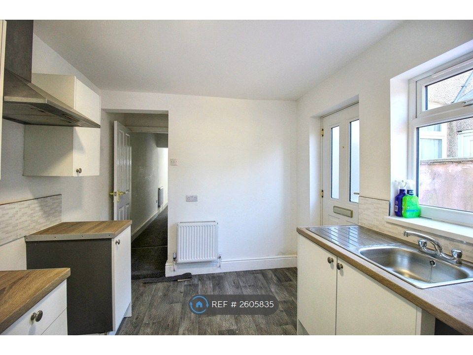 Property photo 3 of 20 Kitchen