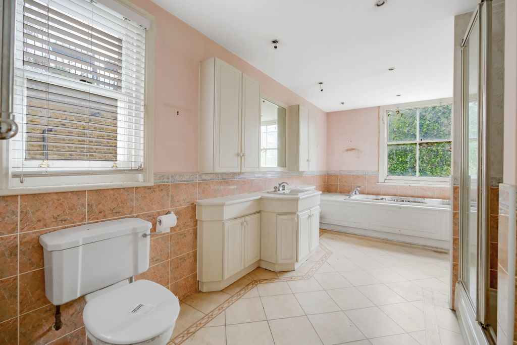 Property photo 3 of 11