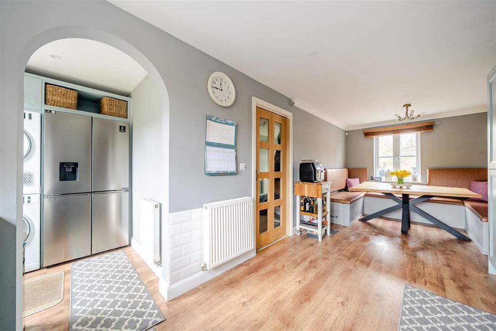 Property photo 3 of 20 Kitchen/Dining Room
