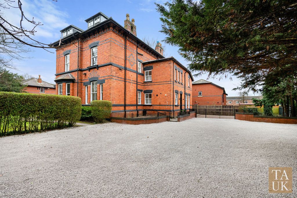 Property photo 1 of 25