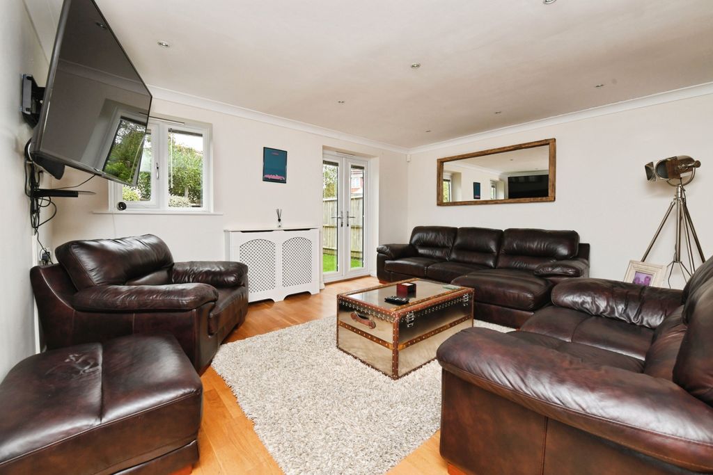 Property photo 2 of 21
