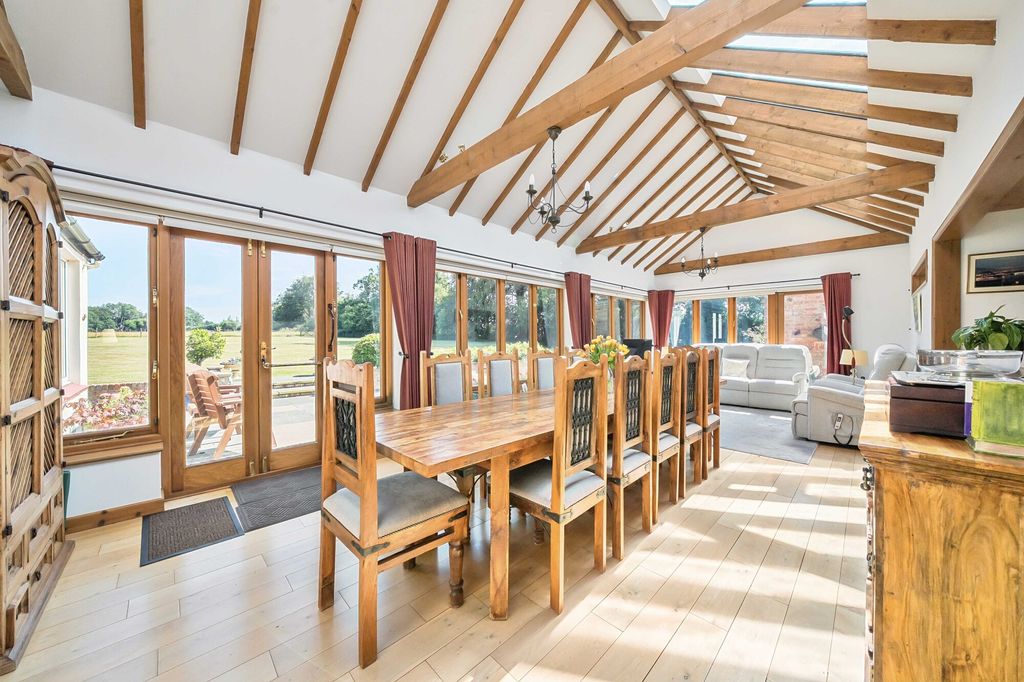 Property photo 3 of 10 Family / Dining Room