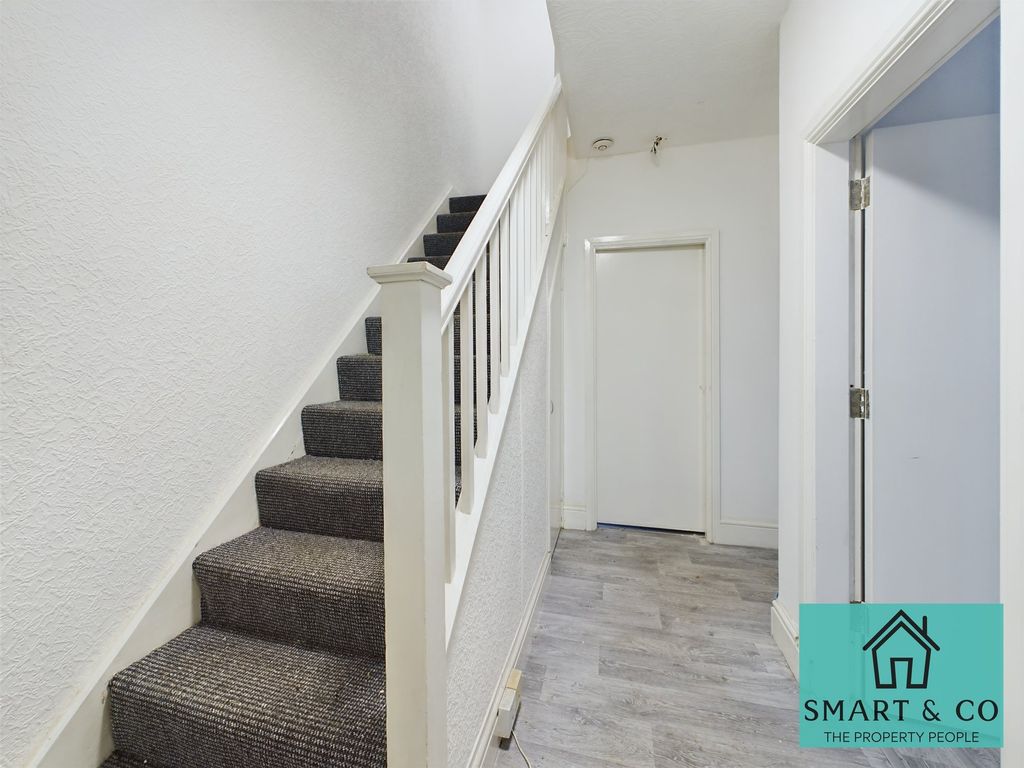 Property photo 2 of 8 Entrance Hall