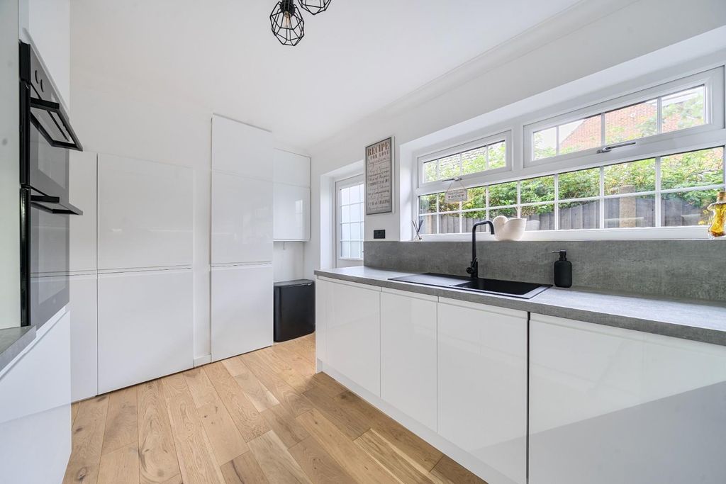 Property photo 3 of 25 1371208-7-68F63040d6312.Jpg