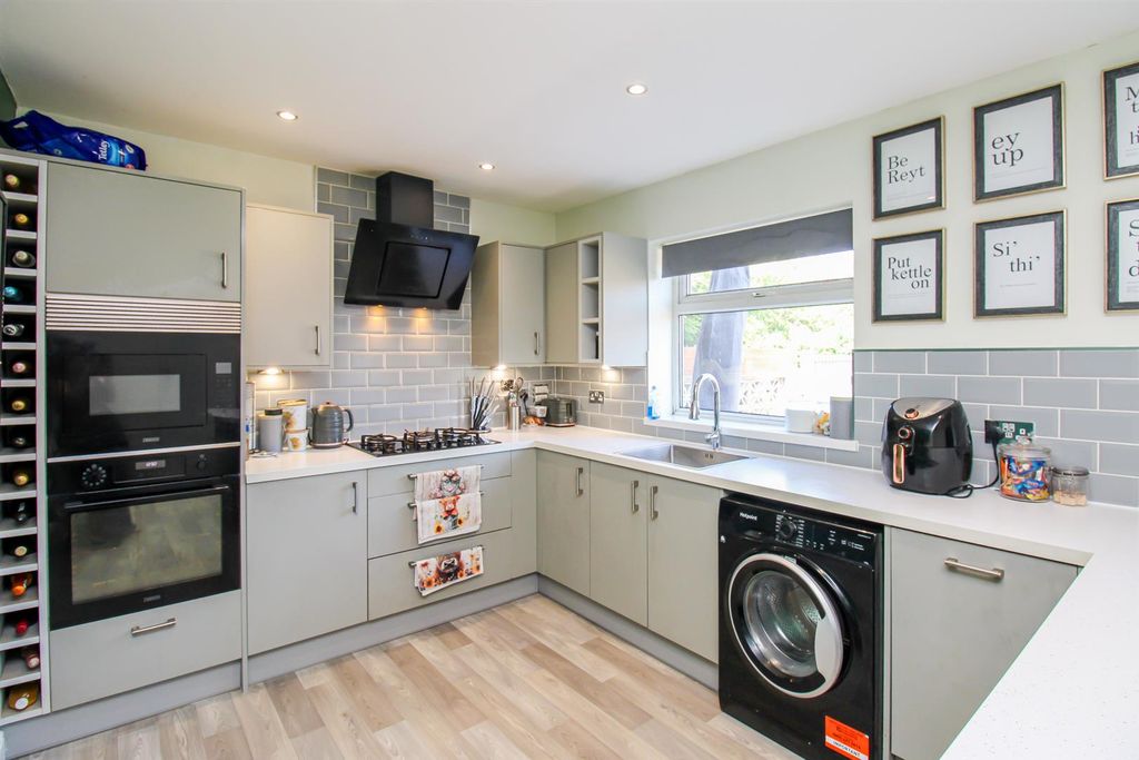 Property photo 3 of 13 Kitchen Diner