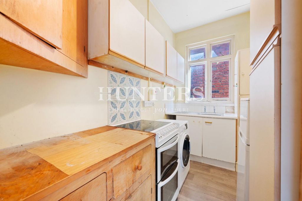 Property photo 2 of 7 Kitchen