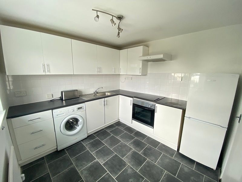 Property photo 3 of 6 Kitchen