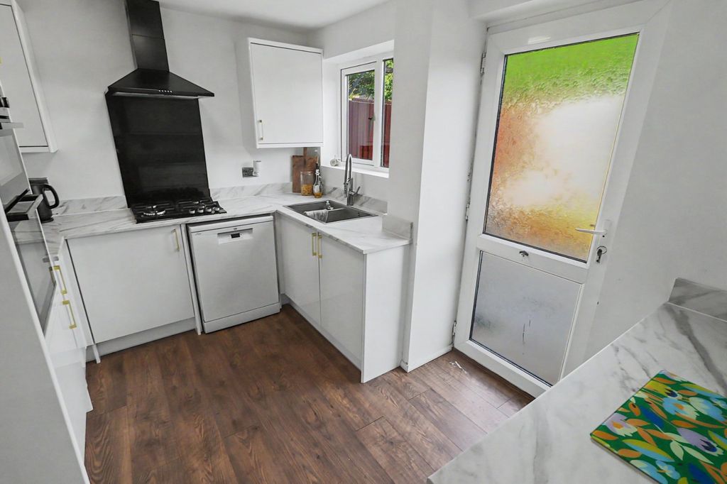 Property photo 2 of 17 Picture No. 04