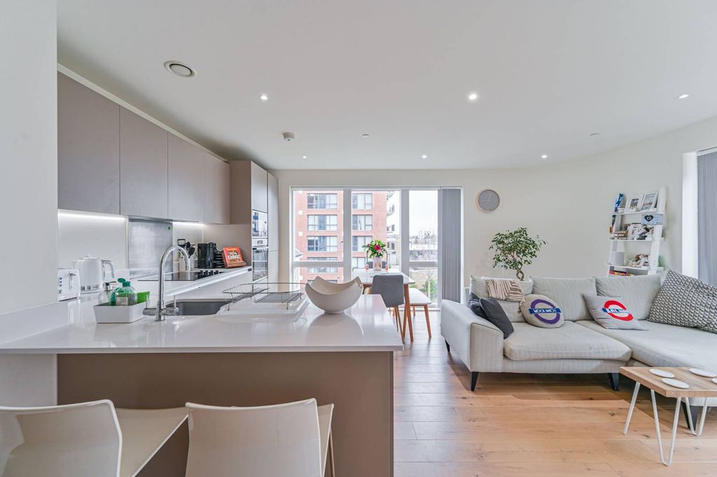 Property photo 3 of 20