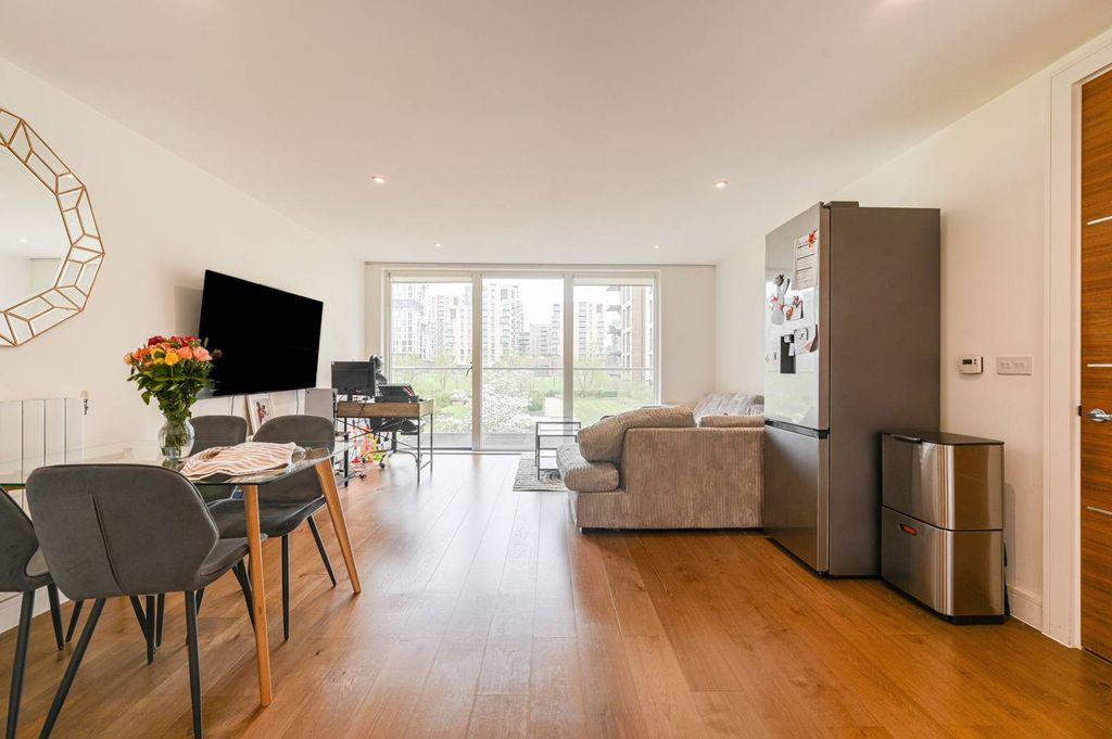 Property photo 2 of 23