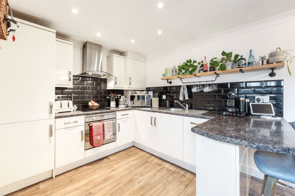 Property photo 3 of 15 Kitchen/Diner