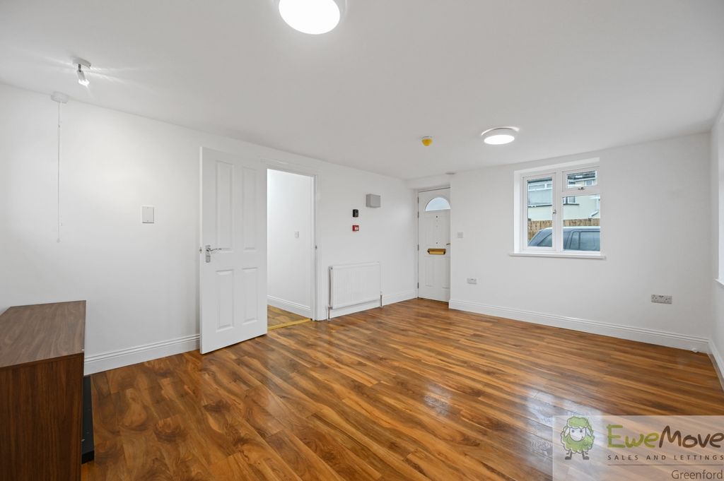 Property photo 2 of 12 Rcewemove- 153A Sutton Lane- Reception 3 (1)