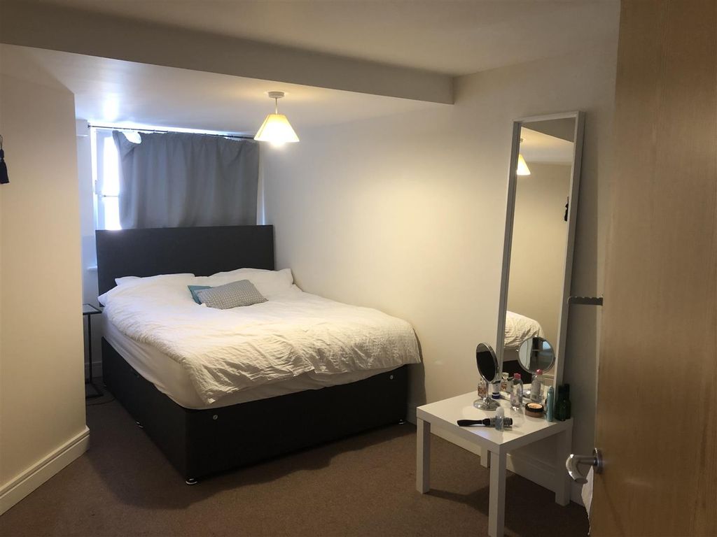 Property photo 2 of 5 G B.Jpg