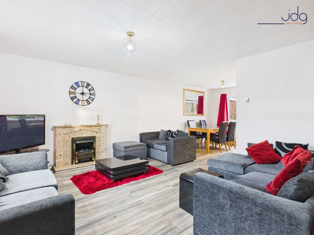 Property photo 2 of 10 Lounge