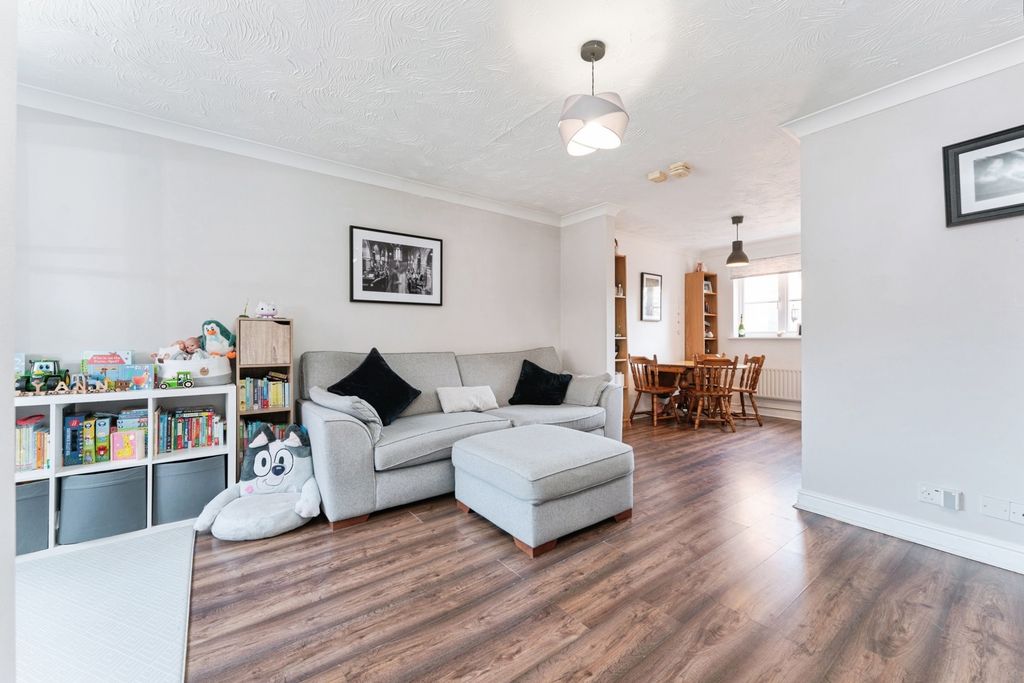 Property photo 3 of 25 Pbox-Img.Jpg
