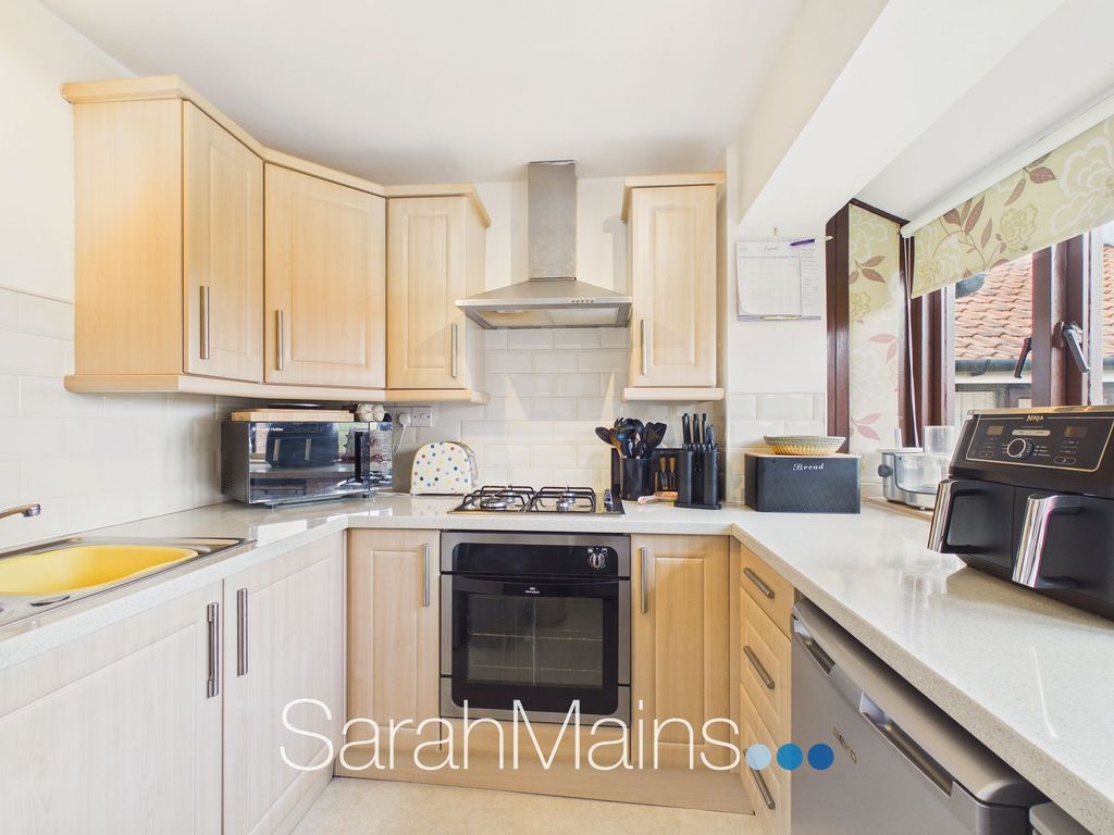 Property photo 2 of 8 Kitchen