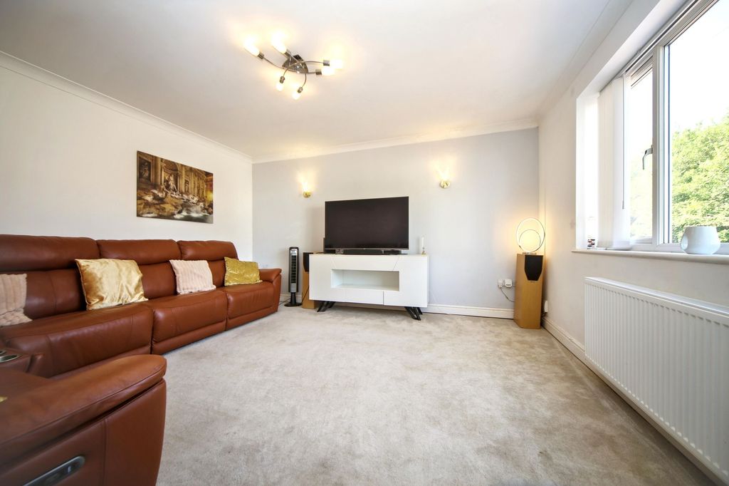 Property photo 2 of 21