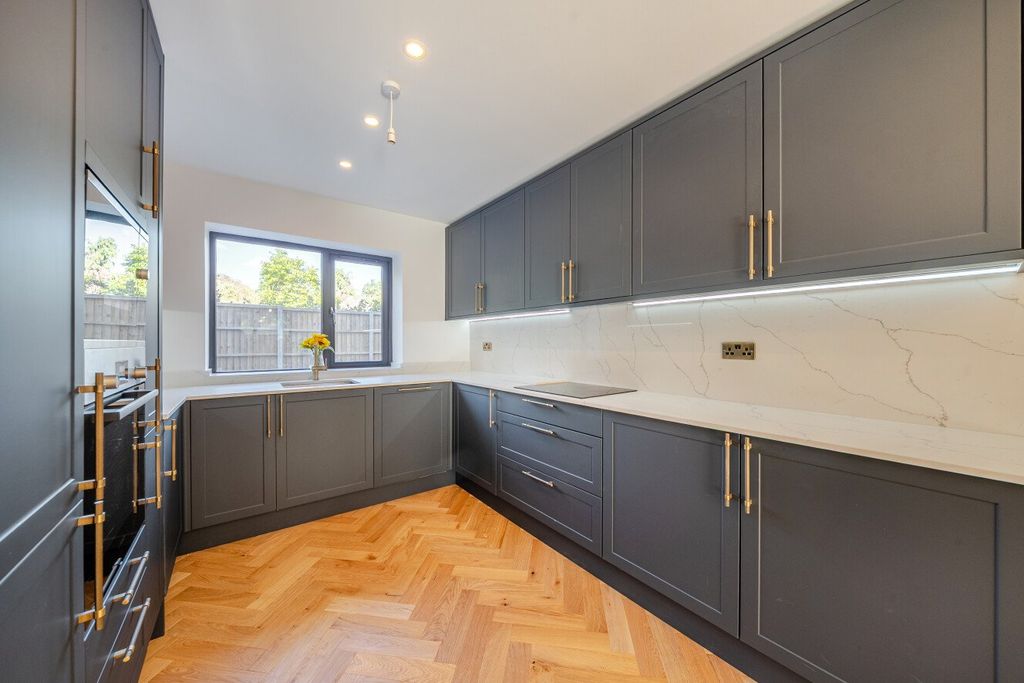 Property photo 2 of 13 Picture No. 11