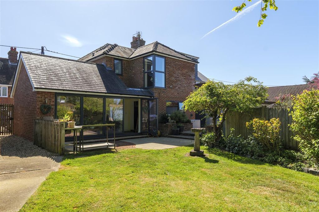 Property photo 3 of 33