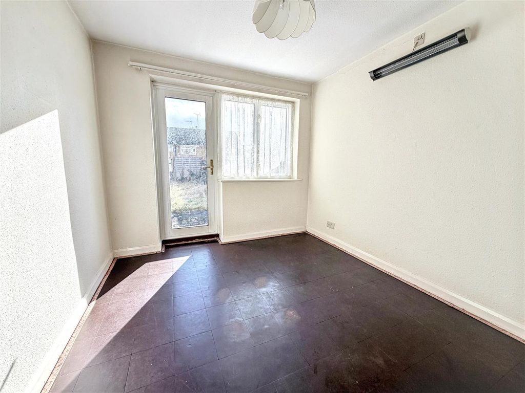 Property photo 3 of 11 Dining Room