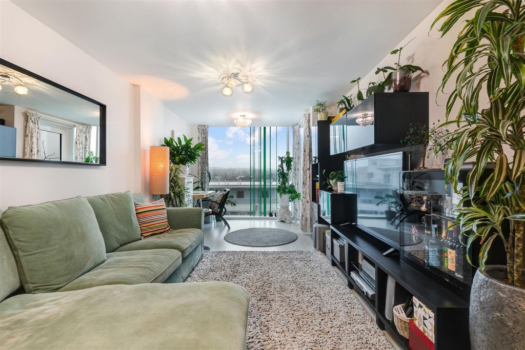 Property photo 2 of 14 Jubilee House