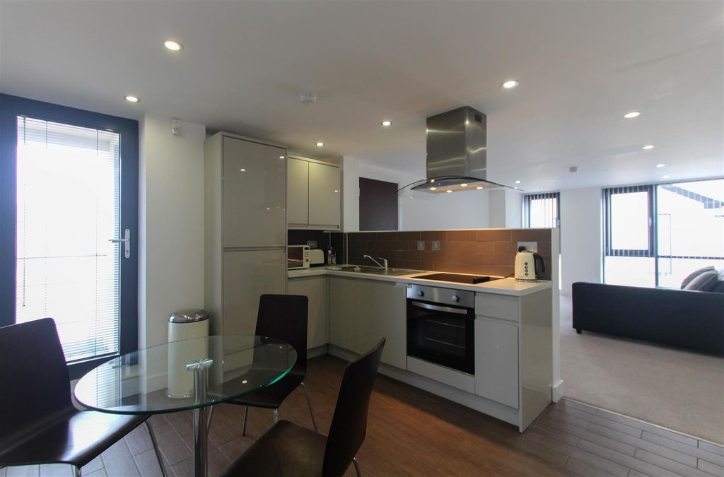 Property photo 3 of 14 Charles St 3.Jpg