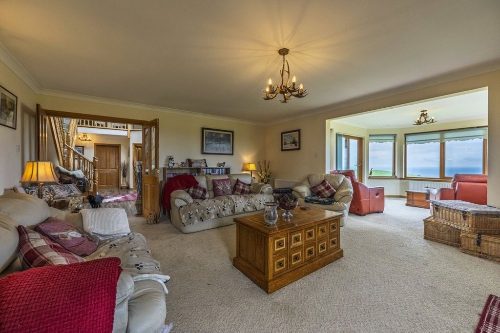 Property photo 3 of 17 Sitting Room