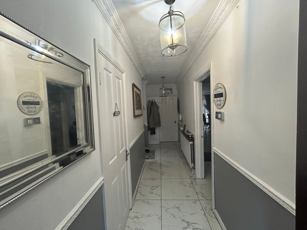 Property photo 3 of 27