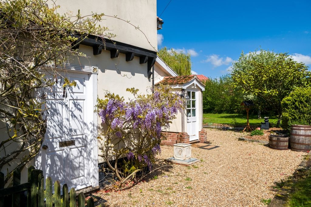Property photo 2 of 35