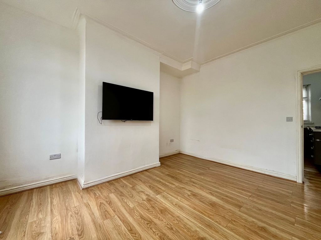 Property photo 3 of 7 Image