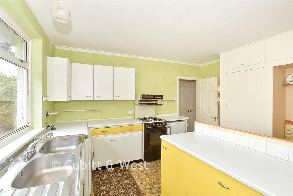 Property photo 3 of 13 Kitchen