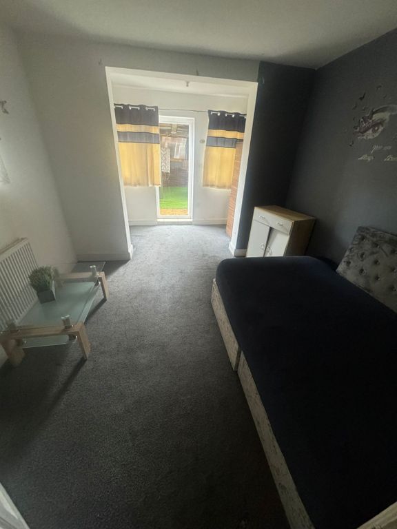 Property photo 1 of 5 2 Bedroom Flat For Rent