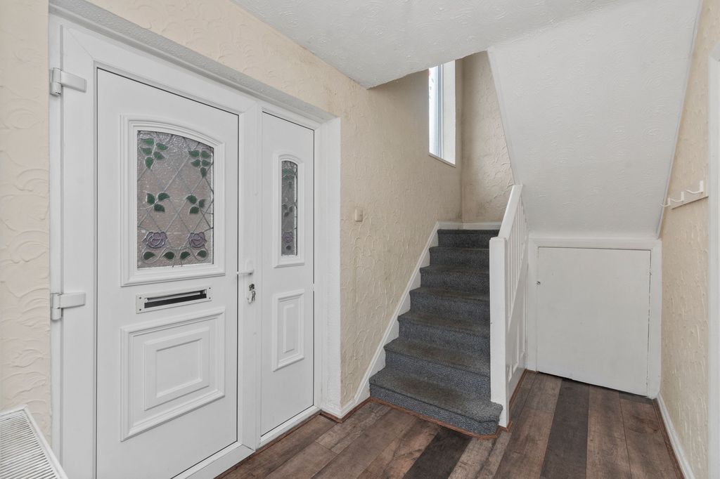 Property photo 2 of 23