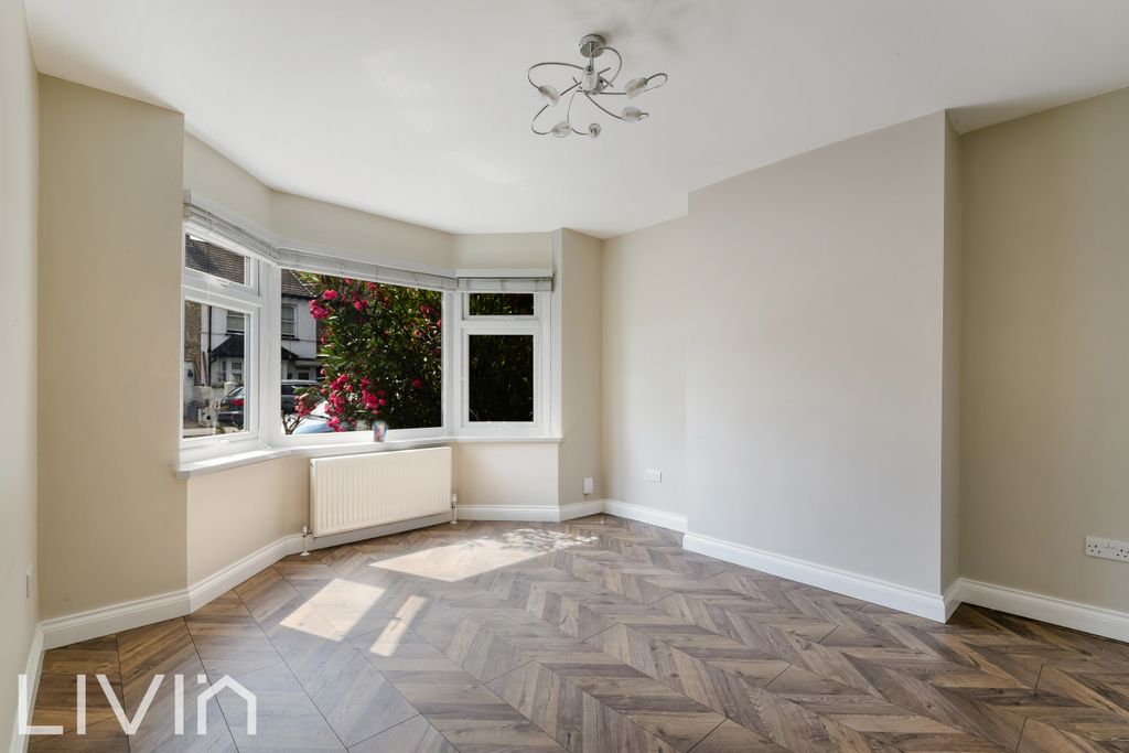 Property photo 2 of 12 Morland Road, 295-9