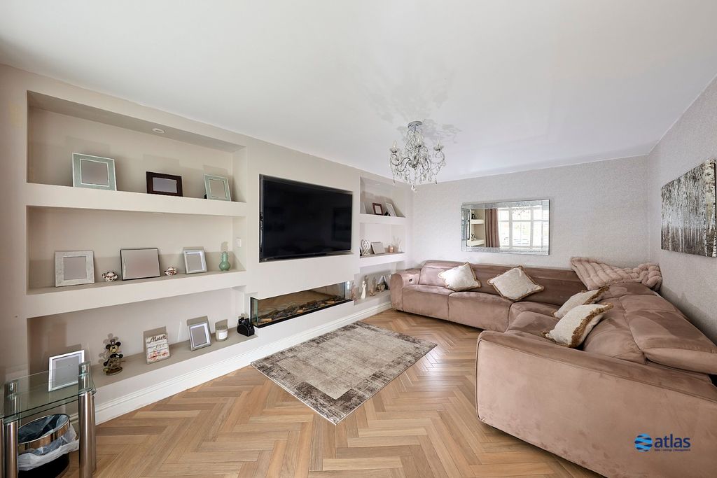 Property photo 2 of 21 Lounge