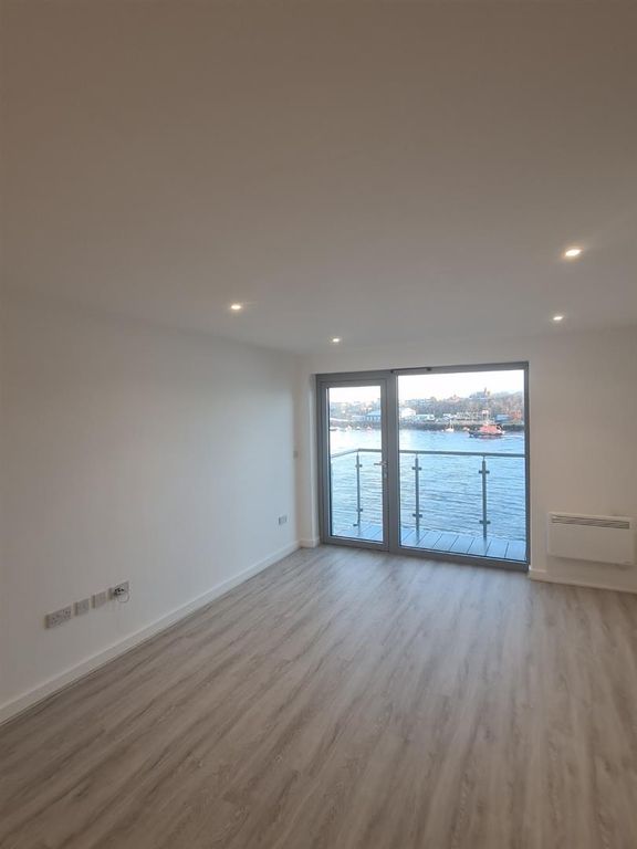 Property photo 2 of 11 Living Room