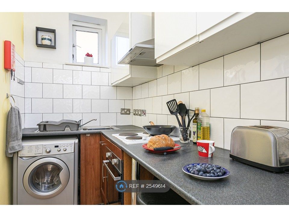 Property photo 3 of 17 Kitchen