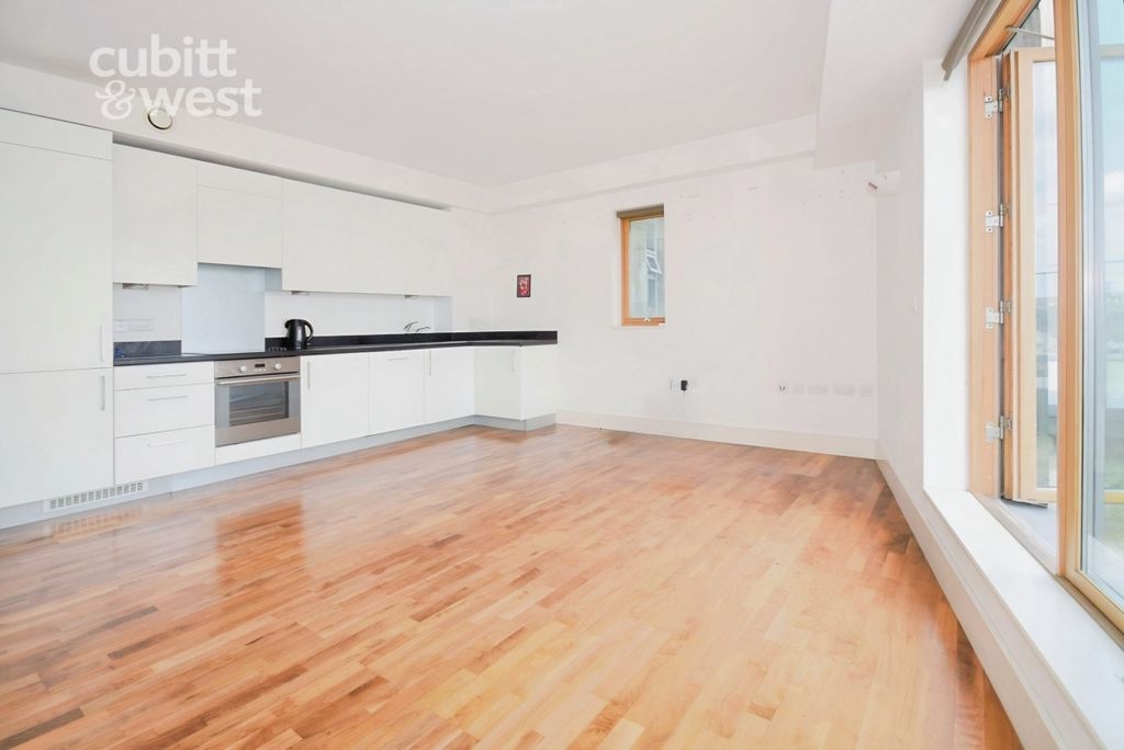 Property photo 2 of 8 Kitchen