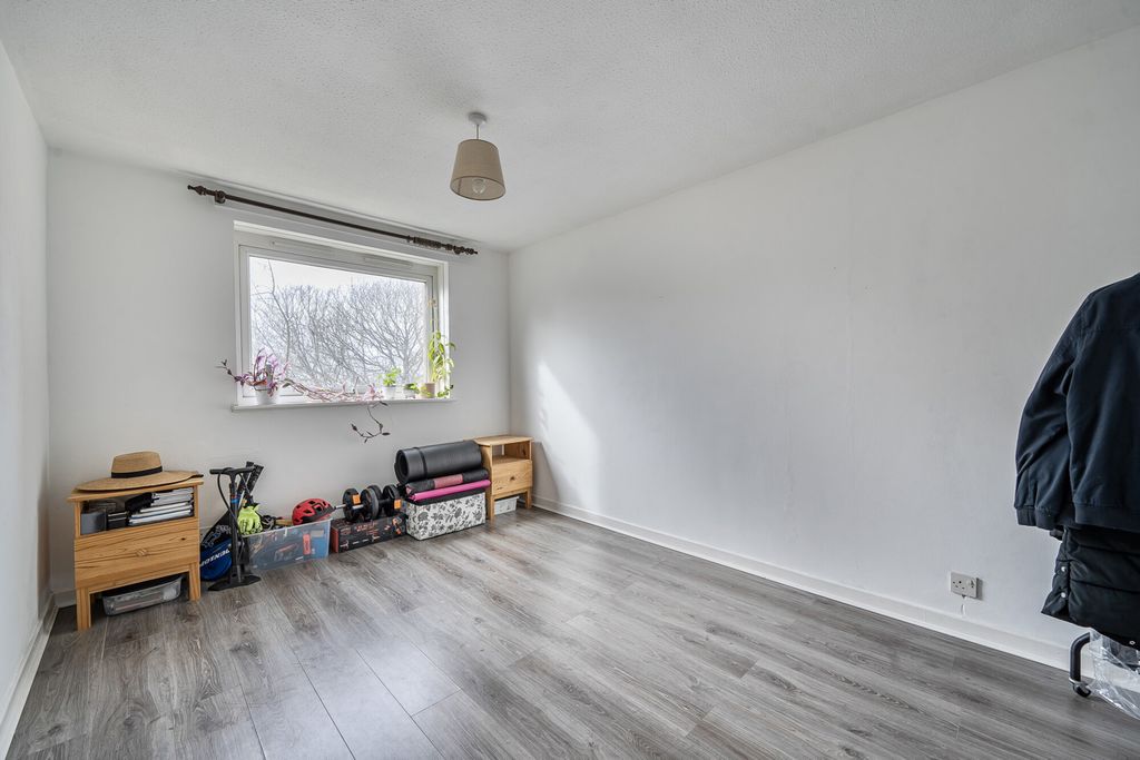 Property photo 3 of 18 1417056-11-699c54...