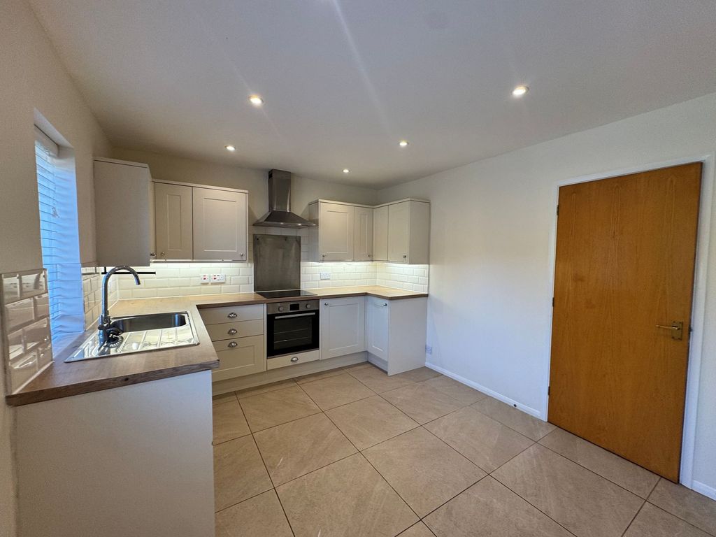 Property photo 2 of 23