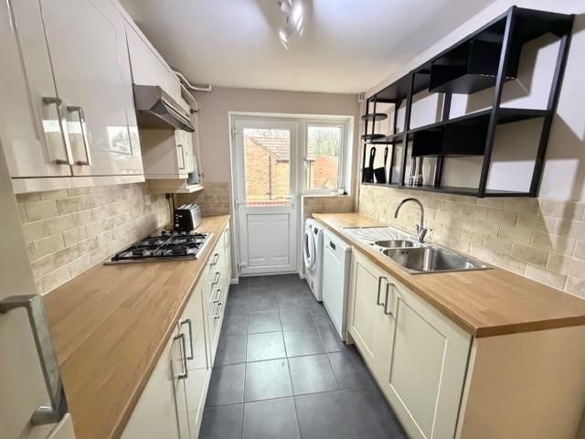 Property photo 2 of 9 Kitchen.Jpg