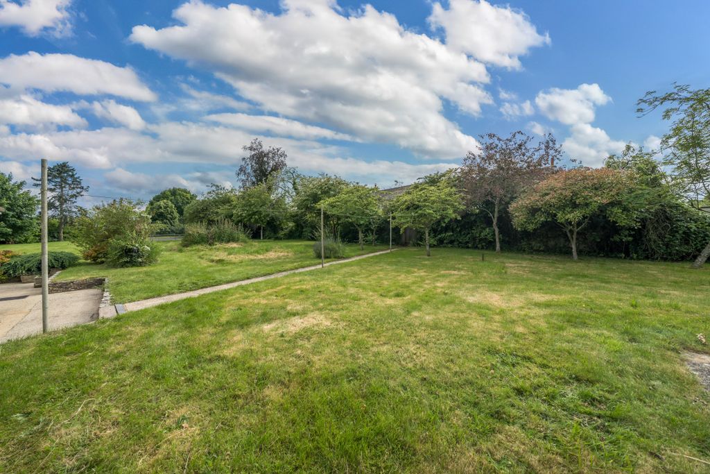 Property photo 3 of 11