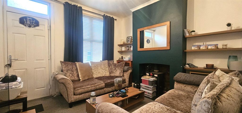 Property photo 2 of 10 2. Lounge.Jpg