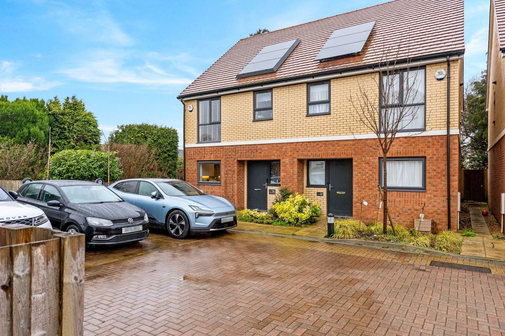 Property photo 1 of 24 Front And Parking