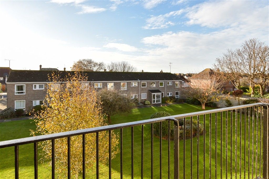 Property photo 3 of 11 Balcony