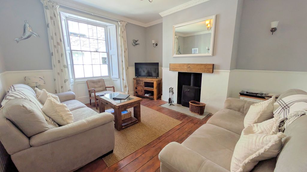 Property photo 3 of 18 Re Front Room